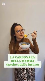 🌿 Carbonara Sicura, Cremosa e Super Gustosa! Anche per le Mamme in attesa 🤰🍝✨
Chi ha detto che per fare una buona carbonara serve per forza l’uovo crudo?
Oggi ti presento la mia versione pensata per chi, come me, vuole gustarsi questo grande classico senza rischi: perfetta per donne in gravidanza o per chi semplicemente non ama l’idea dell’uovo non cotto.
💡 La chiave? L’uovo sodo!
Lo trito finemente, lo amalgamo con un po’ di pecorino 🧀 grattugiato e acqua di cottura, lo trasformo in una cremina delicata ma saporita. Il risultato? Una carbonara morbida, sicura e piena di gusto!
🧀 Prosciutto cotto a dadini, pecorino romano, pepe nero… e quel tocco in più che mette d’accordo tutti:
✅ Niente uovo crudo
✅ Nessun rischio per le future mamme
✅ Zero compromessi sul sapore
Questa è la carbonara che abbraccia, perfetta per una coccola serale o un pranzo della domenica.
Se la provi, fammi sapere che ne pensi 💛
⸻
#CarbonaraSicura #RicettaGravidanza #MammeInCucina #CarbonaraAlternativa #SenzaUovoCrudo #CarbonaraCremosa #FoodForMoms #RicettePerTutti #CucinaItaliana #PastaTime #RicetteFacili #CucinaSanaESicura #comfortfood😋 #gravidanza #nutrizionista #dietepersonalizzate #foodie #dietaingravidanza #mammamia #mammeitaliane #ricettefast #cucinaconme